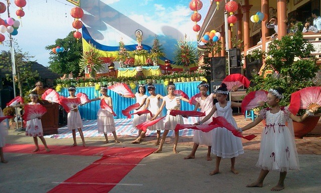 PG huyện Cái Bè tổ chức Đại lễ Phật đản ảnh 1 2013-05-23 07.36.41.jpg