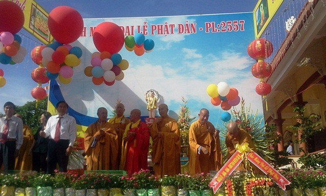 PG huyện Cái Bè tổ chức Đại lễ Phật đản ảnh 3 2013-05-23 08.17.44.jpg
