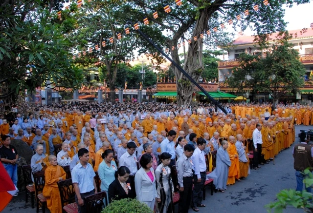 Chùm ảnh Đại lễ Phật đản PL.2557 tại TP.HCM ảnh 27 BTN_0052.JPG