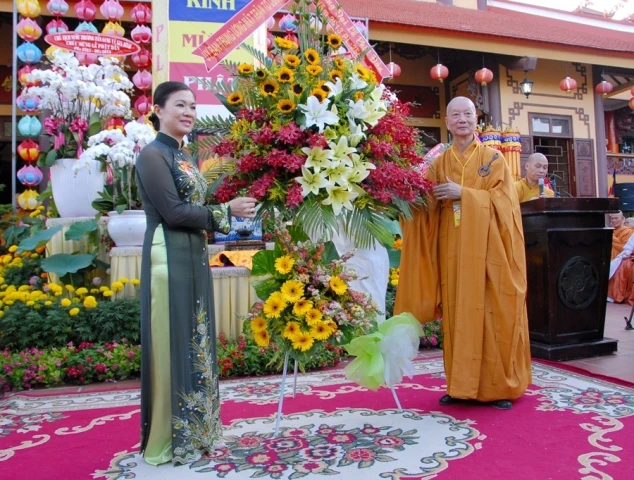Chùm ảnh Đại lễ Phật đản PL.2557 tại TP.HCM ảnh 17 BTN_0101.JPG