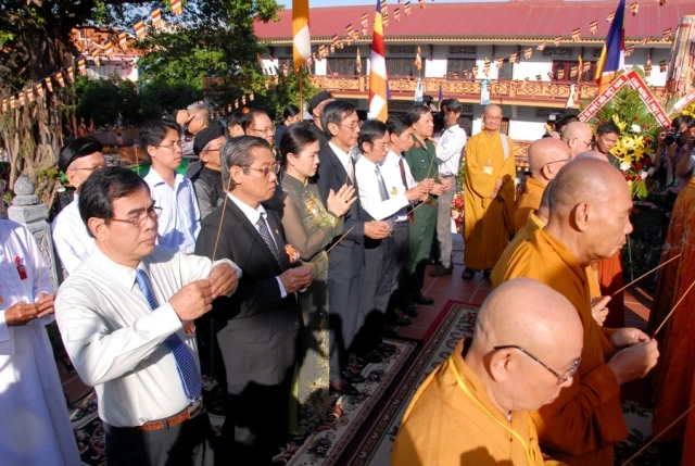 Chùm ảnh Đại lễ Phật đản PL.2557 tại TP.HCM ảnh 26 BTN_0230.JPG