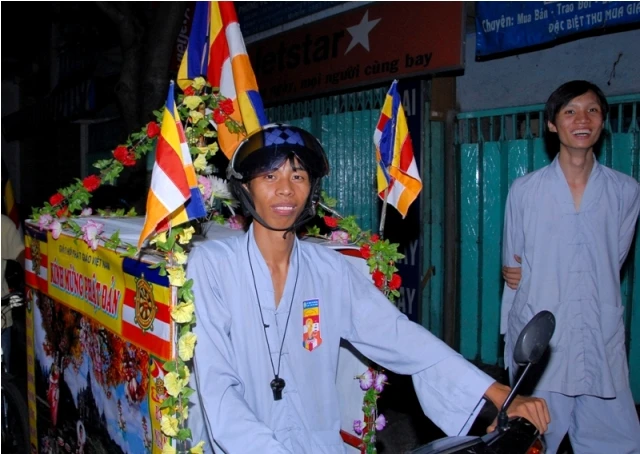 TP.HCM: Rực rỡ xe hoa diễu hành mừng Phật đản ảnh 15 baotoanxehoa21.JPG