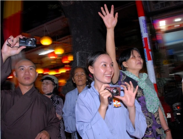 TP.HCM: Rực rỡ xe hoa diễu hành mừng Phật đản ảnh 20 baotoanxehoa27.JPG