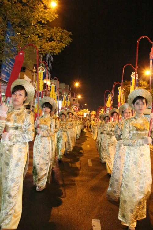 Lễ Phật đản tại Pháp Võ, Kim Cương, Pháp Hoa ảnh 19 ruocphat14.jpg