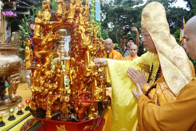 Cố đô Huế: Thiêng liêng lễ rước Phật ảnh 2