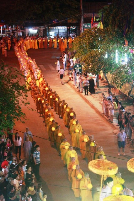 Cố đô Huế: Thiêng liêng lễ rước Phật ảnh 18