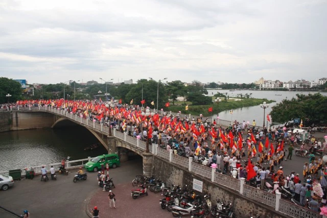 Cố đô Huế: Thiêng liêng lễ rước Phật ảnh 11