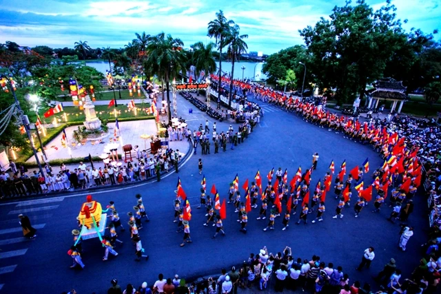 Cố đô Huế: Thiêng liêng lễ rước Phật ảnh 13