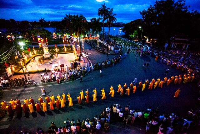 Cố đô Huế: Thiêng liêng lễ rước Phật ảnh 15