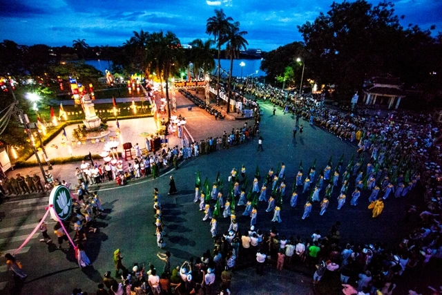 Cố đô Huế: Thiêng liêng lễ rước Phật ảnh 16