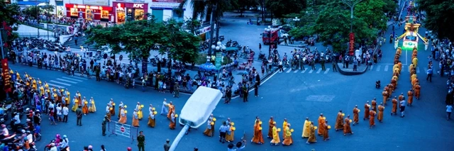 Cố đô Huế: Thiêng liêng lễ rước Phật ảnh 17