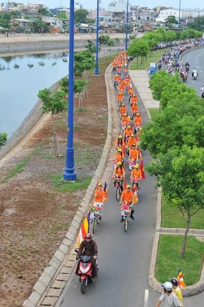 Ðoàn xe đạp rước Phật ảnh 2 xeruocphat1.jpg