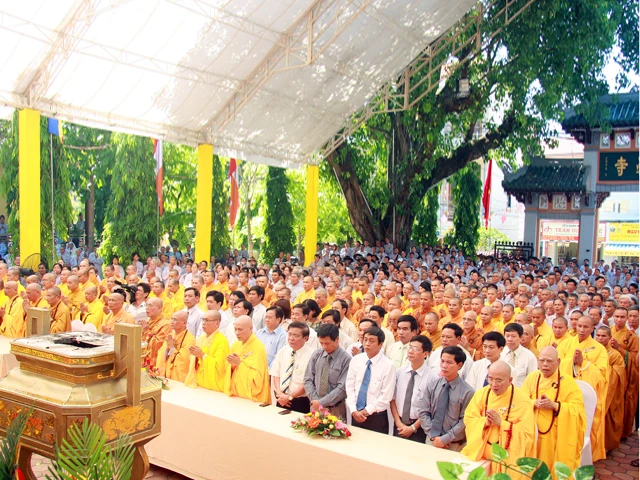 TT-Huế: Trang nghiêm tưởng niệm Bồ-tát Quảng Đức ảnh 13