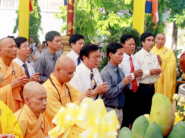 TT-Huế: Trang nghiêm tưởng niệm Bồ-tát Quảng Đức ảnh 15