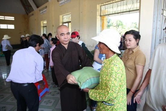 Th_y tr²_ng =oan trao t_ng ph_m.jpg