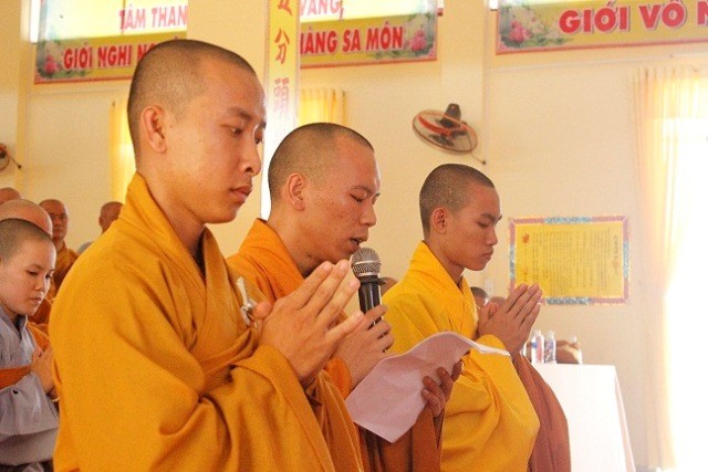 nhu_n nguyOn, qu_ng ngh_a, =_ng thanh =_i di_n cho tpng ni sinh kh=a 7 tr²_ng trung cGp ph_t h_c =_ng nai phßt bi_u g_i l_i c_m )n =_n ban t_ ch_c.JPG