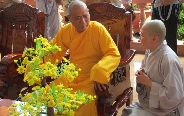 tr_ chuy_n v_i s² (ng t_i V_n Ph_t quang.jpg