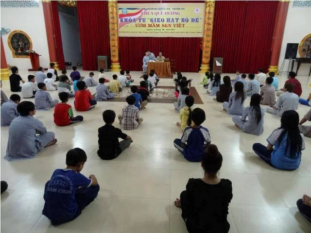 Khai mạc khóa tu “Gieo hạt bồ-đề” ảnh 3 quehuong3.jpg