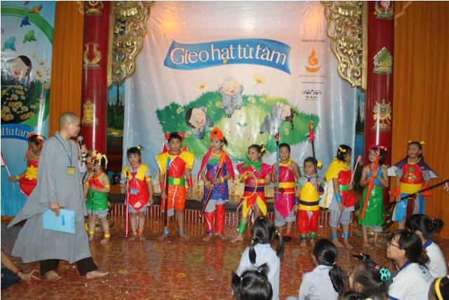 Sôi động mùa hè với Gieo hạt từ tâm kỳ 15 ảnh 36 s² c( Hu_ -_c ch_m =i_m cßc ng²_i m_u H_ng Hai nhi.jpg