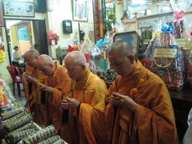 Lễ húy kỵ lần thứ 37 cố HT.Chơn Như Minh Trực ảnh 1 1. dGng h²)ng t²_ng ni_m.jpg