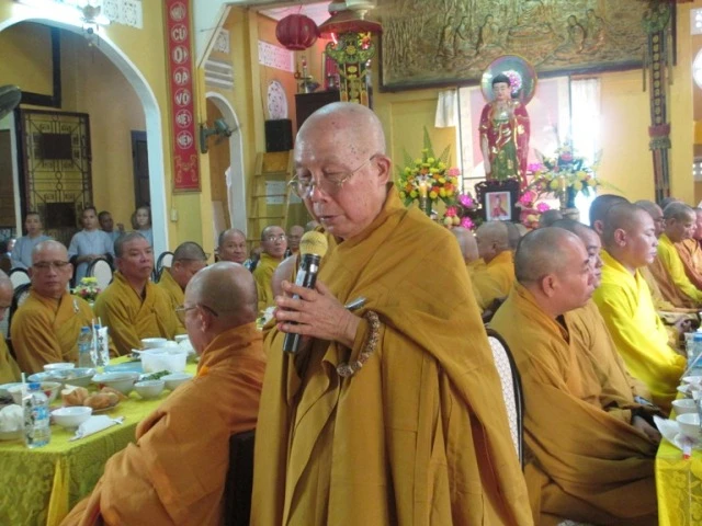 Lễ húy kỵ lần thứ 37 cố HT.Chơn Như Minh Trực ảnh 2 HT.Thfch T_nh h_nh tßc phßp c·ng d²_ng trai tpng.jpg