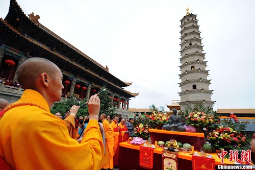 Tu sửa tháp xá-lợi lưỡi ngài Cưu Ma La Thập ảnh 2 2.jpg