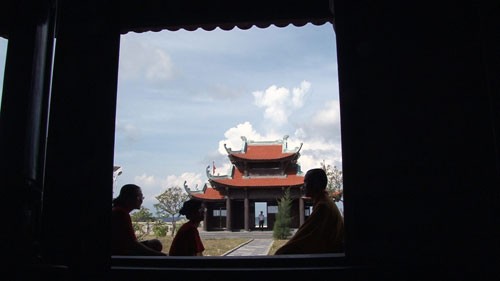 Tiếng chuông chùa giữa trùng khơi ảnh 3 Tiếng chuông chùa giữa trùng khơi ảnh 3