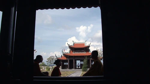 Tiếng chuông chùa giữa trùng khơi ảnh 3 Tiếng chuông chùa giữa trùng khơi ảnh 3