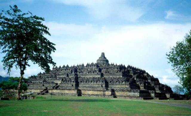 Công trình vô giá của Phật giáo và nhân loại ảnh 2 borobudur2.jpg