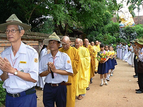 Hội nghị huynh trưởng GĐPT tỉnh Bình Định nhiệm kỳ V ảnh 1 cung nghinh ch_ tôn __c.jpg