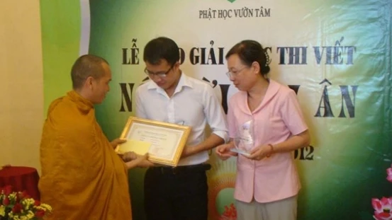 Diễn đàn Phật học Vườn Tâm tổ chức thi "Nói lời tri ân" ảnh 1 traogiai12.jpg