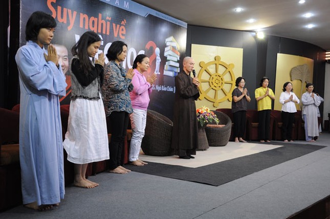 GS.Ngô Bảo Châu chia sẻ tại chùa Hoằng Pháp ảnh 3