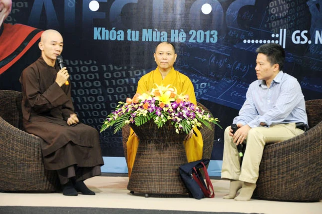 GS.Ngô Bảo Châu chia sẻ tại chùa Hoằng Pháp ảnh 5