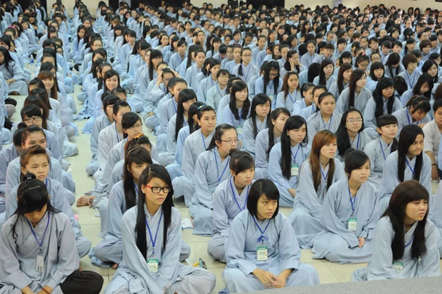 GS.Ngô Bảo Châu chia sẻ tại chùa Hoằng Pháp ảnh 7