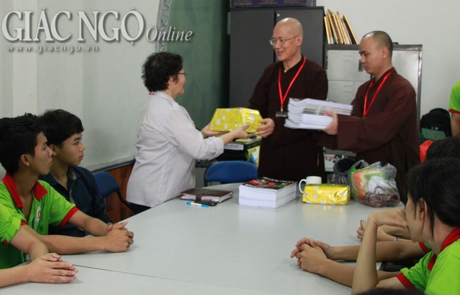 Thăm & động viên tình nguyện viên, thí sinh ảnh 6 Image00027.jpg