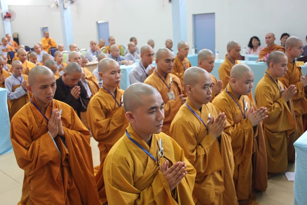 Trường TCPH Sóc Trăng tổng kết năm học 2012-2013 ảnh 2 Tang ni khoa sinh.jpg