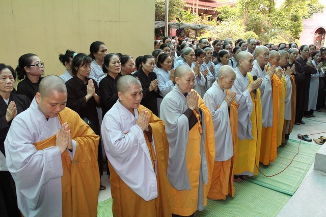 Phân ban Ni giới T.Ư (phía Bắc) cúng dường trường hạ ảnh 9 IMG_1409 Tại chùa Cả - Nam Định.jpg