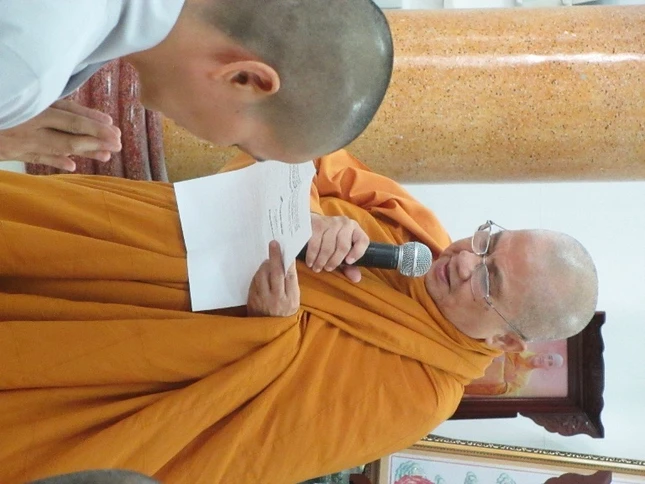 Nt.Tố Liên đọc thư của TPBNG Tại chùa Phổ Đức - Tiền Giang.jpg