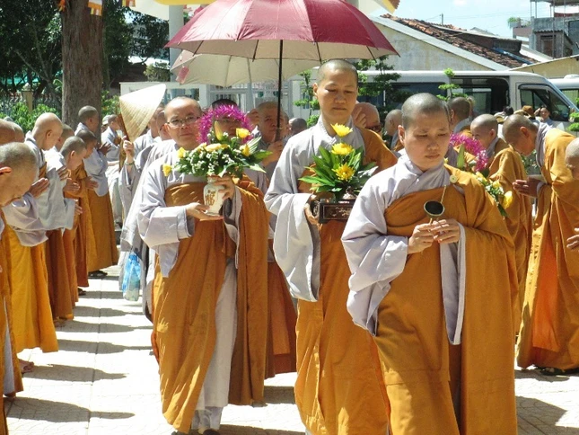 cúng đón chư Ni - tại chùa Bạch Vân - Bến Tre.jpg