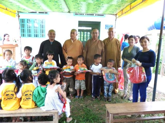 Hỗ trợ trường học cho trẻ em huyện Tịnh Biên ảnh 2 123347_sam_1152.jpg