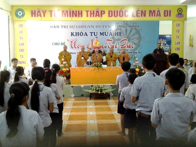 Khóa tu mùa hè đầu tiên tại huyện Thăng Bình ảnh 2 56880219.20130720083439.jpg
