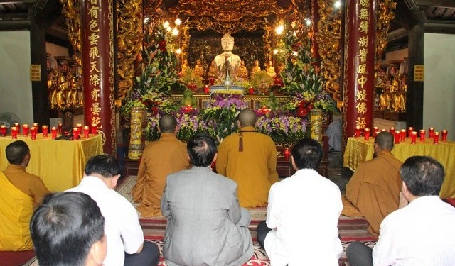 Chủ tịch Quốc hội dâng cúng xá-lợi Phật ảnh 6 chua Phat tich 5.jpg