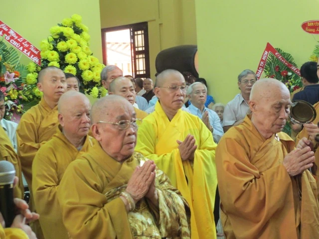 Lễ lạc thành Tổ đường chùa Xá Lợi ảnh 2 niem huong.JPG