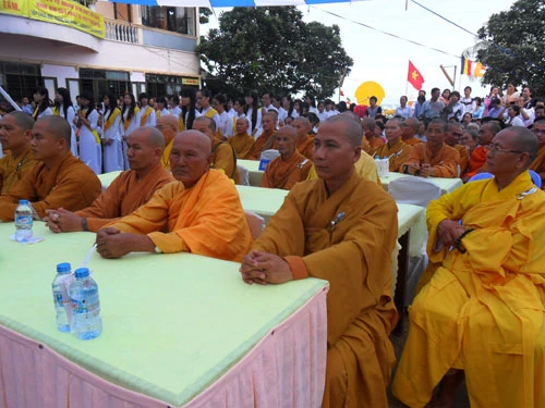 TP.Vũng Tàu: Chùa Từ Quang đặt đá đại trùng tu ảnh 6 SAM_2710.JPG