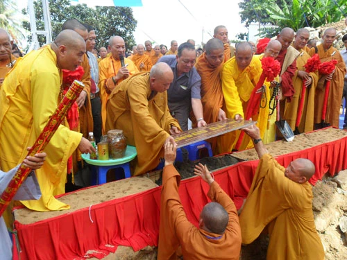 TP.Vũng Tàu: Chùa Từ Quang đặt đá đại trùng tu ảnh 7 SAM_2753.JPG