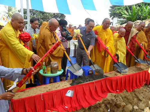 TP.Vũng Tàu: Chùa Từ Quang đặt đá đại trùng tu ảnh 8 SAM_2757.JPG