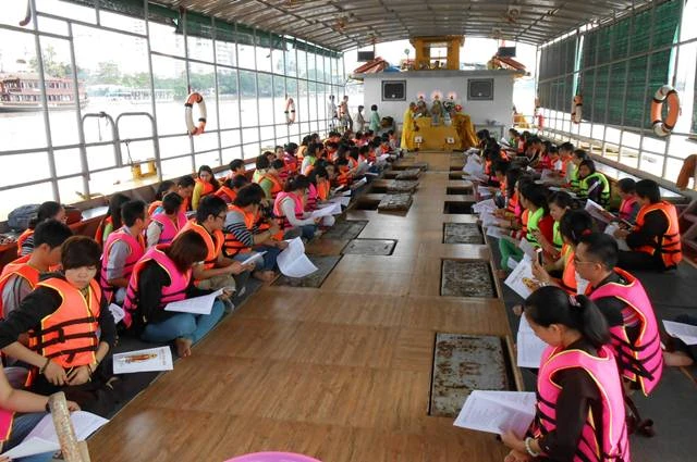 cßc s² th_y ch·a h²)ng quang h²_ng d_n t_ng ni_m cho cßc thanh viOn tham gia l_ ph=ng sanh.jpg