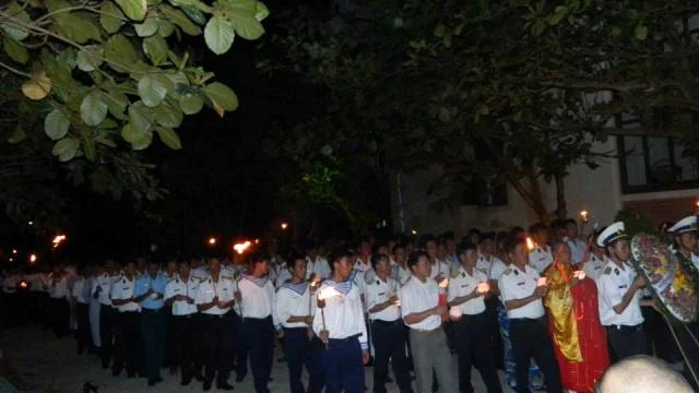 Lễ cầu siêu tại Trường Sa Lớn ảnh 5 truongSa6.jpg