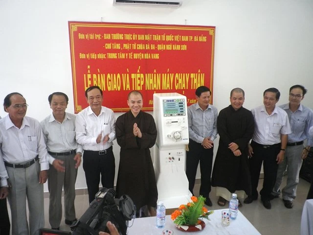 Lễ bàn giao & tiếp nhận máy chạy thận ảnh 1 IMGP0133.JPG