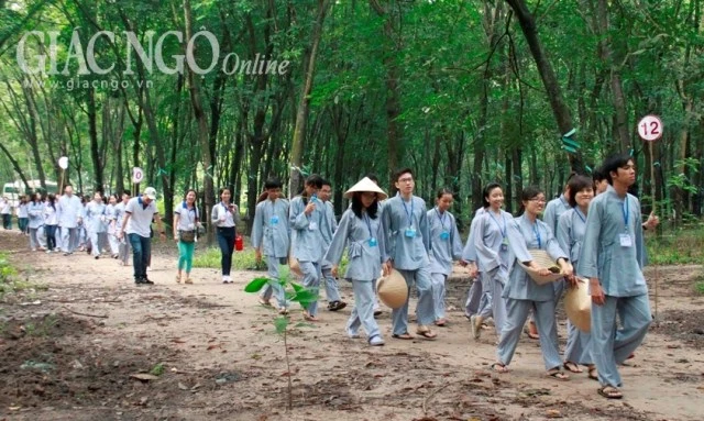 300 bạn trẻ về Củ Chi “gieo hạt từ tâm ảnh 1 gieo hat tu tam ky 16 (2).jpg